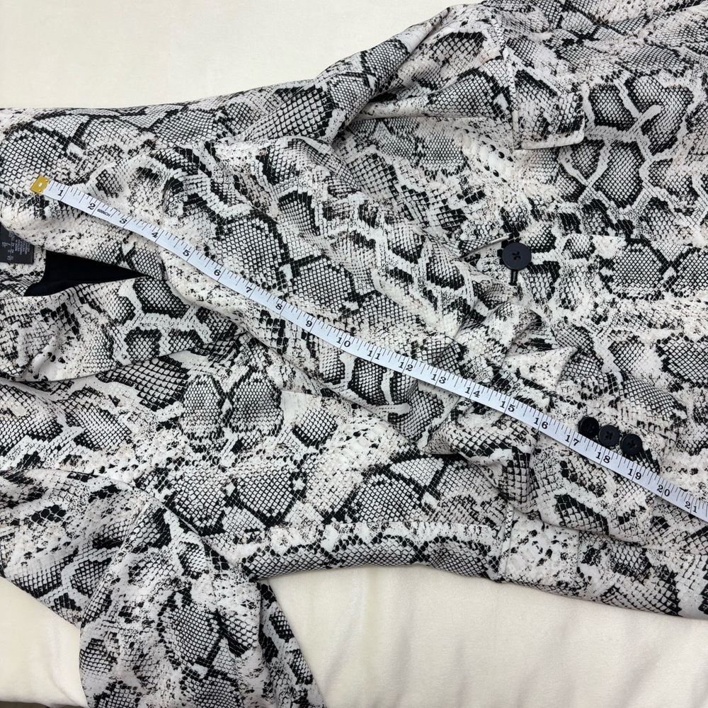 DKNY Women's Snake Print Blazer Black and White Size 10 - Picture 10 of 14